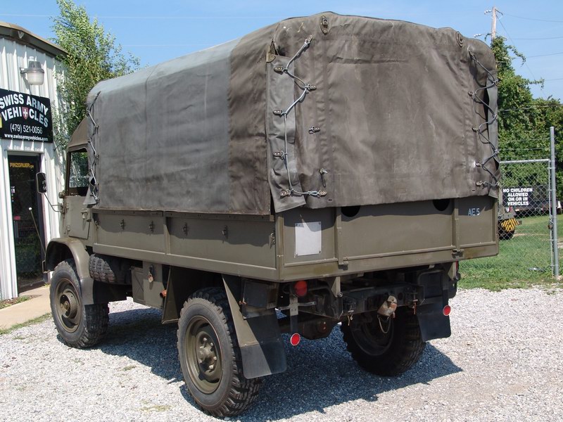 Schweizer Armee Dienst Unimog. Mit Softtop-Verdeck
s ..