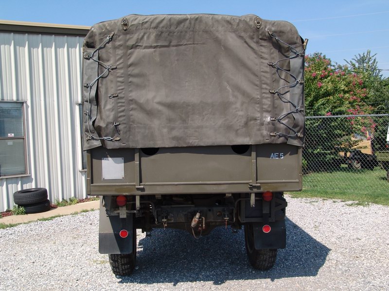 Schweizer Armee Dienst Unimog. Mit Softtop-Verdeck
s ..