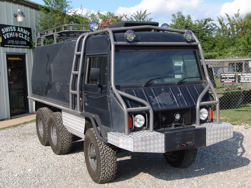 Pinzgauer 712 Red Bull