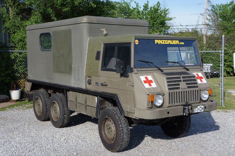 718 Krankenwagen vom Österreichischen Bundesheer 2.3L 6 Zyl Turbo ...