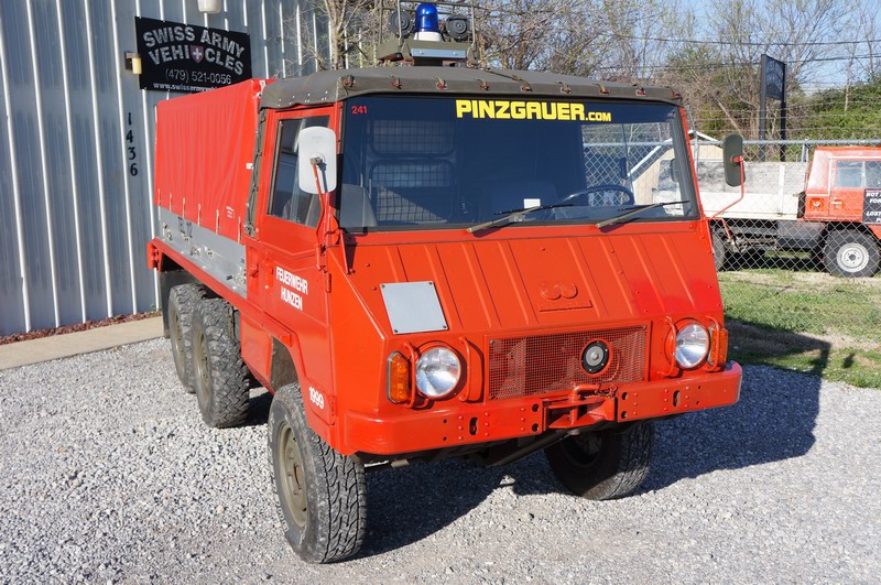 Swiss Municipal Firetruck wurde für Schläuche und E ...