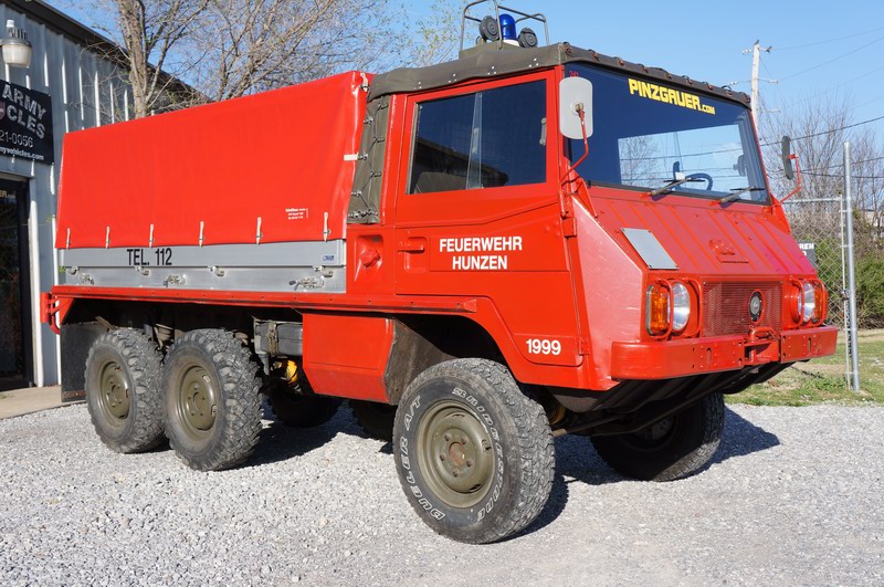 Swiss Municipal Firetruck wurde für Schläuche und E ...