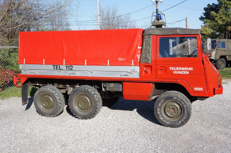 Swiss Municipal Firetruck wurde für Schläuche und E ...