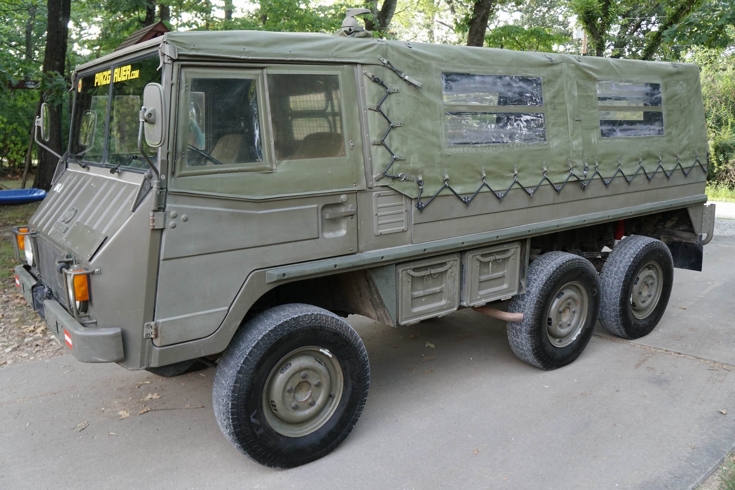 Original Österreichisches Militär 712M Truppentransporter in g ...