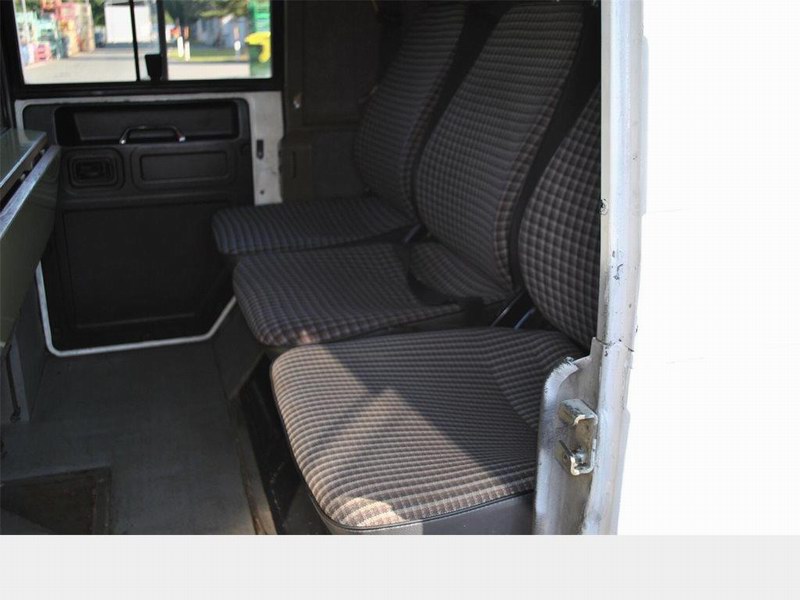 2.4L 6 Zylinder Turbo Diesel 105HP
4 Gang Aut ..