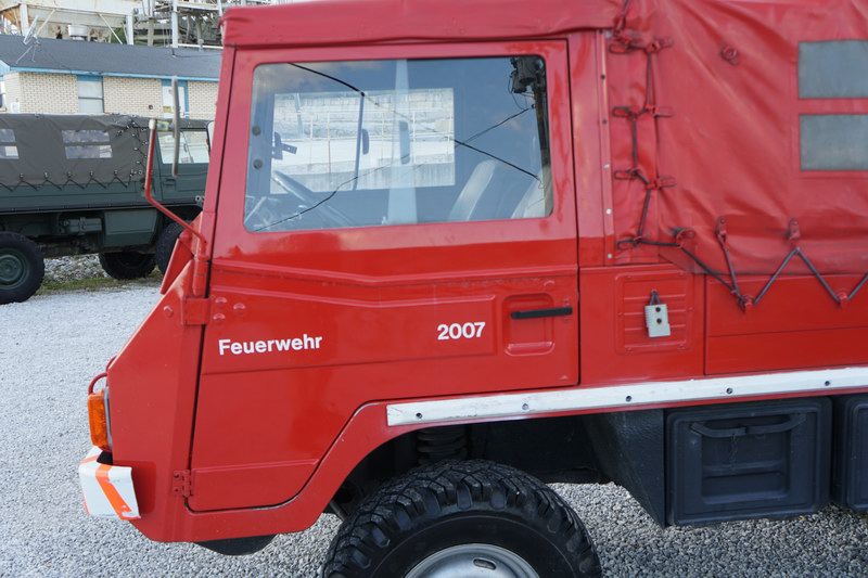 Schweizer Gemeindefeuerwehrfahrzeug. In gutem Originalzustand.