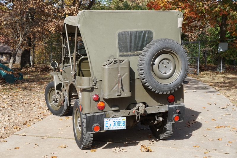 Dies ist ein original Schweizer Armee Willys Jeep.  Gut ...