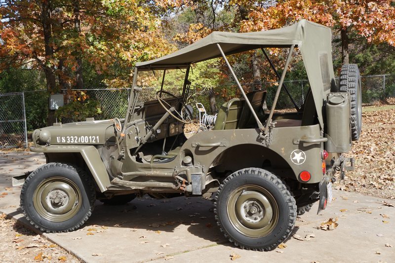 Dies ist ein original Schweizer Armee Willys Jeep.  Gut ...