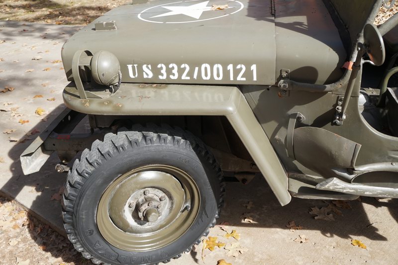 Dies ist ein original Schweizer Armee Willys Jeep.  Gut ...