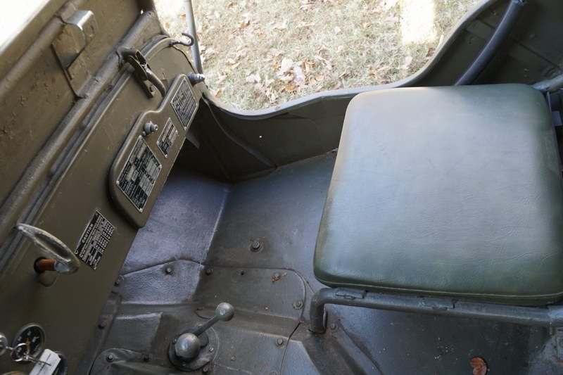 Dies ist ein original Schweizer Armee Willys Jeep.  Gut ...