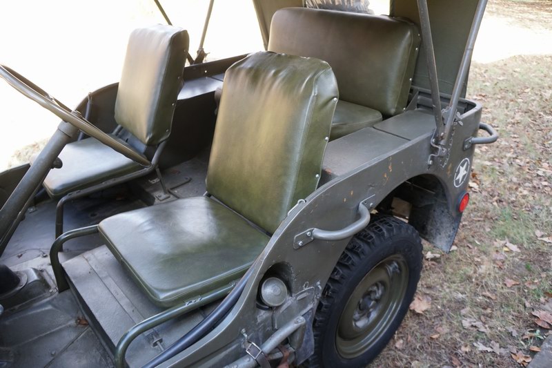 Dies ist ein original Schweizer Armee Willys Jeep.  Gut ...