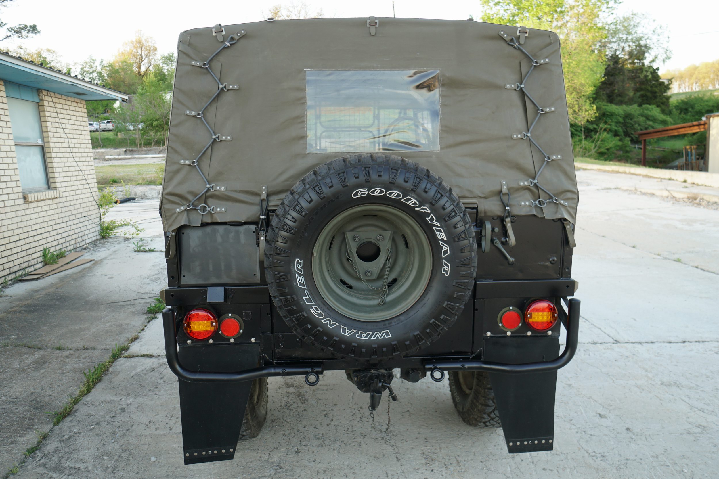 Truppentransporter in Schwarz sehr guter Zustand 
Sauber ..