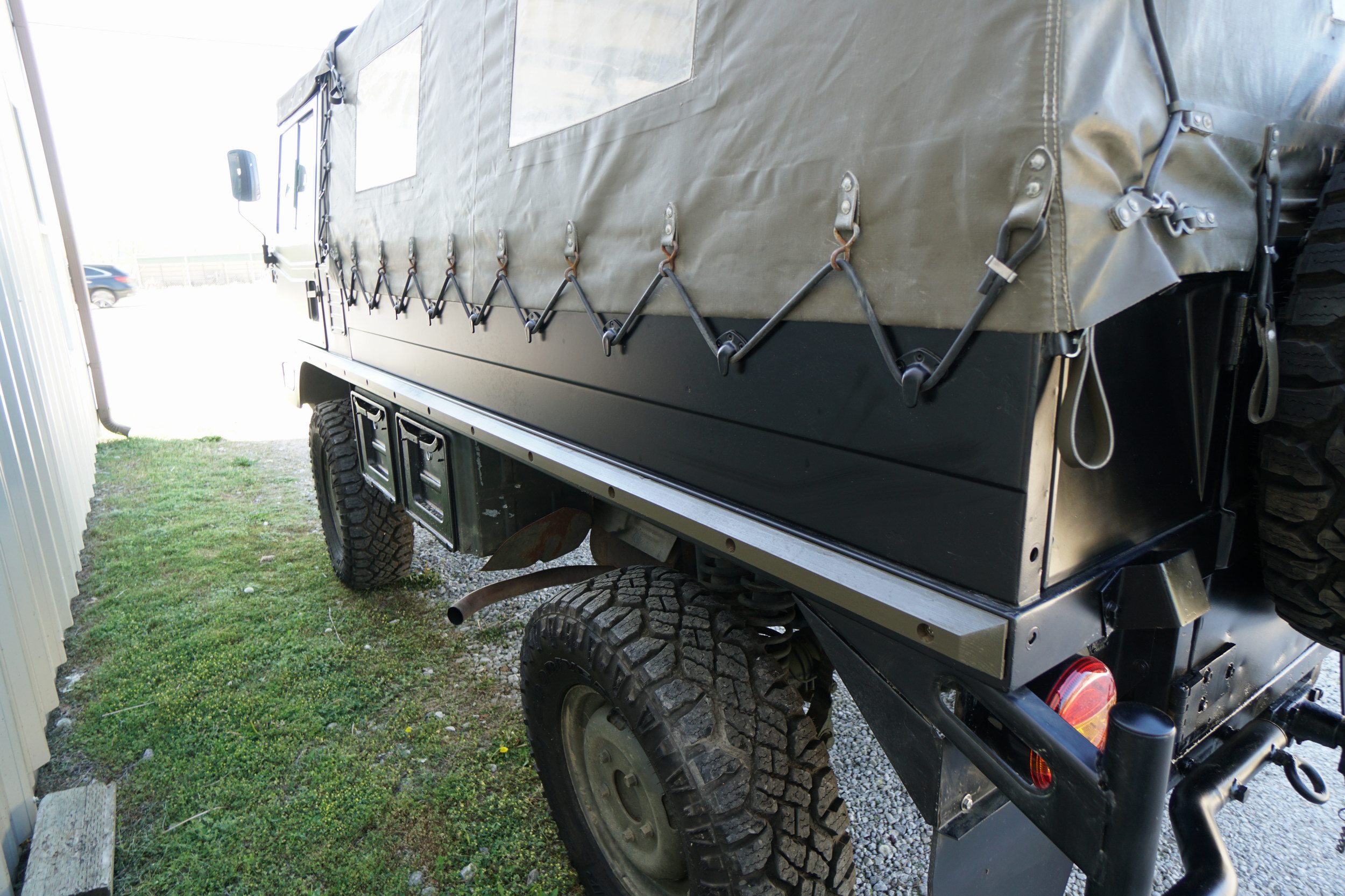 Truppentransporter in Schwarz sehr guter Zustand 
Sauber ..