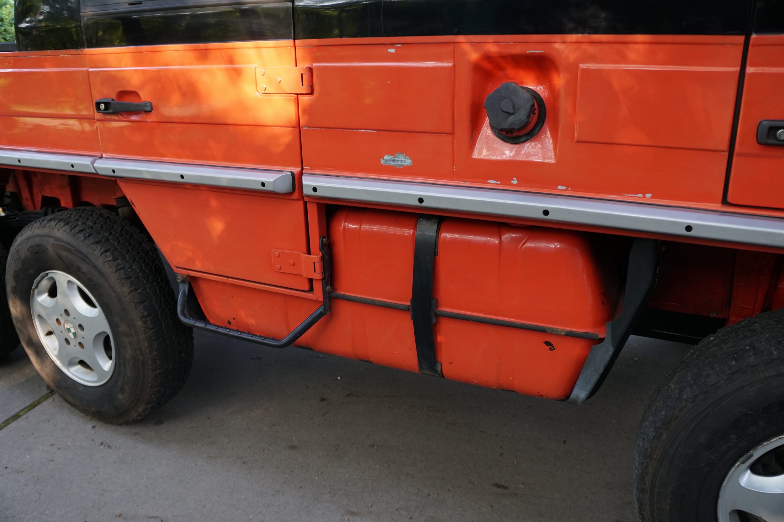 Seltener Pinzgauer 718 6x6 Custom 3 Door Crew Cab  
 ..