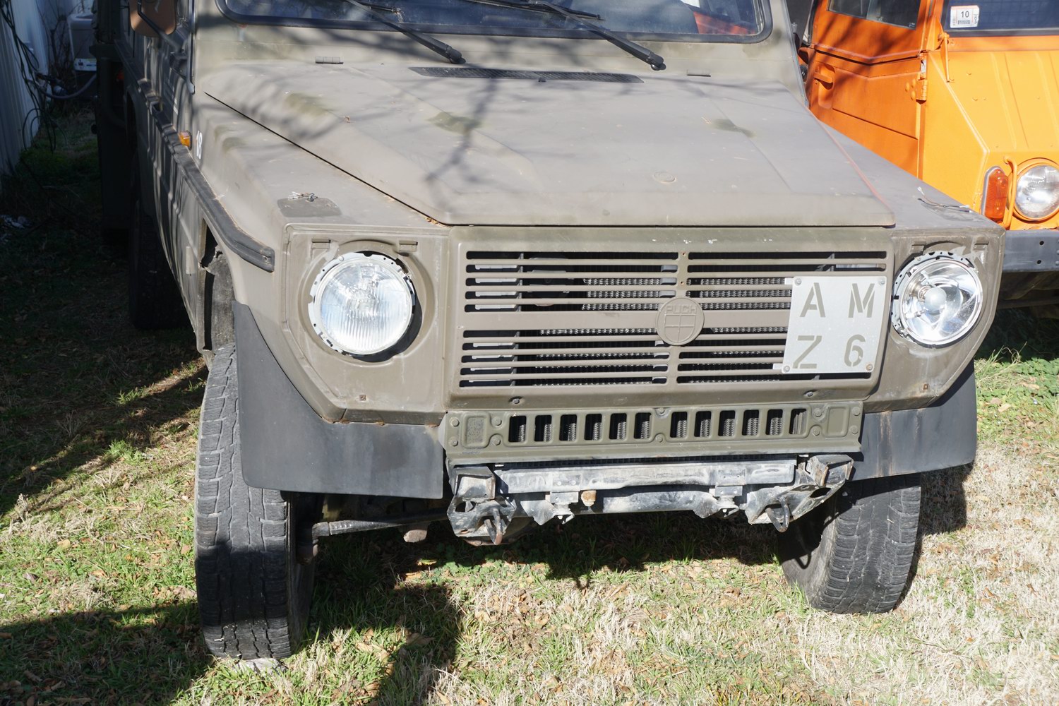 Original Schweizer Armee G Wagen. 
Benötigt Teile nicht laufen ..