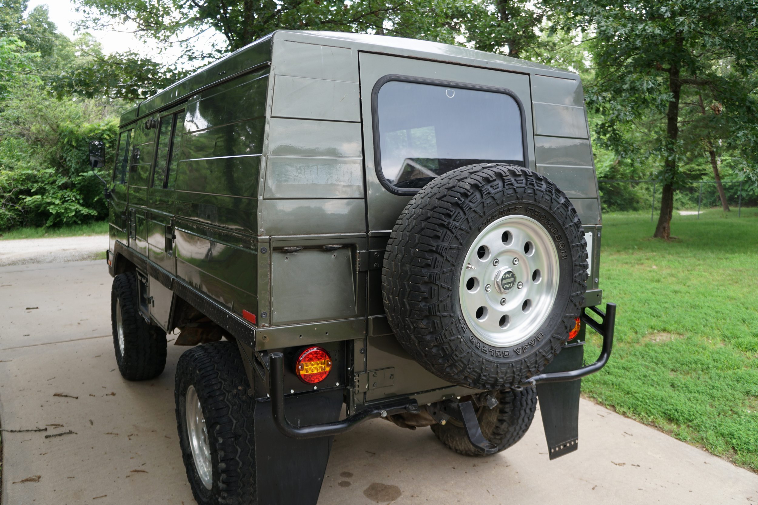 Schweizer Armee Funkwagen Pinzgauer. Wurde modifie ...