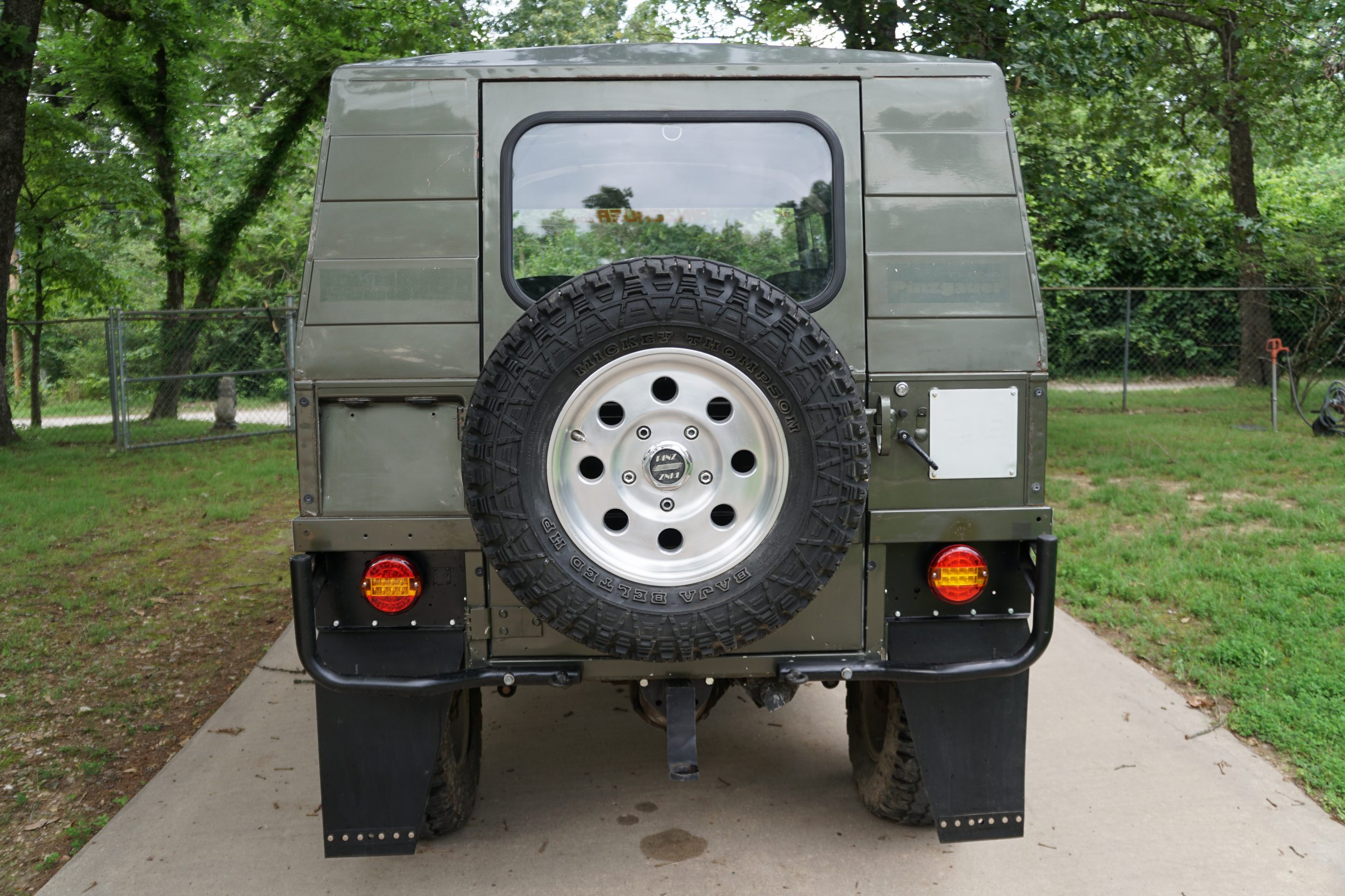 Schweizer Armee Funkwagen Pinzgauer. Wurde modifie ...