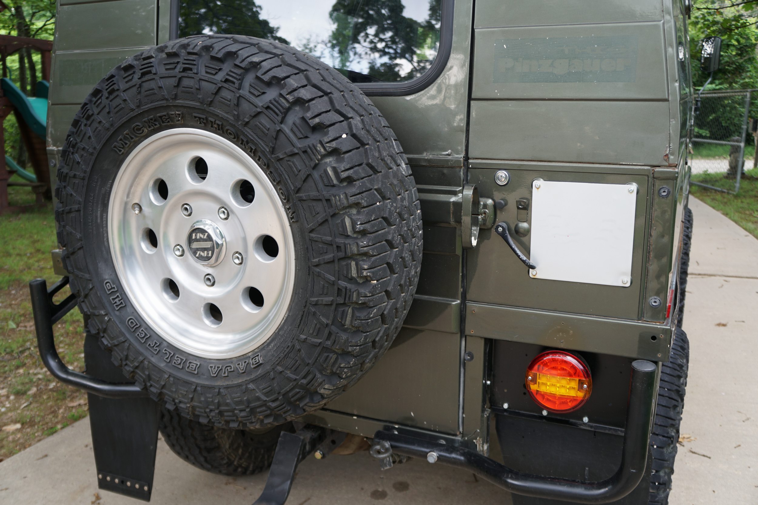 Schweizer Armee Funkwagen Pinzgauer. Wurde modifie ...