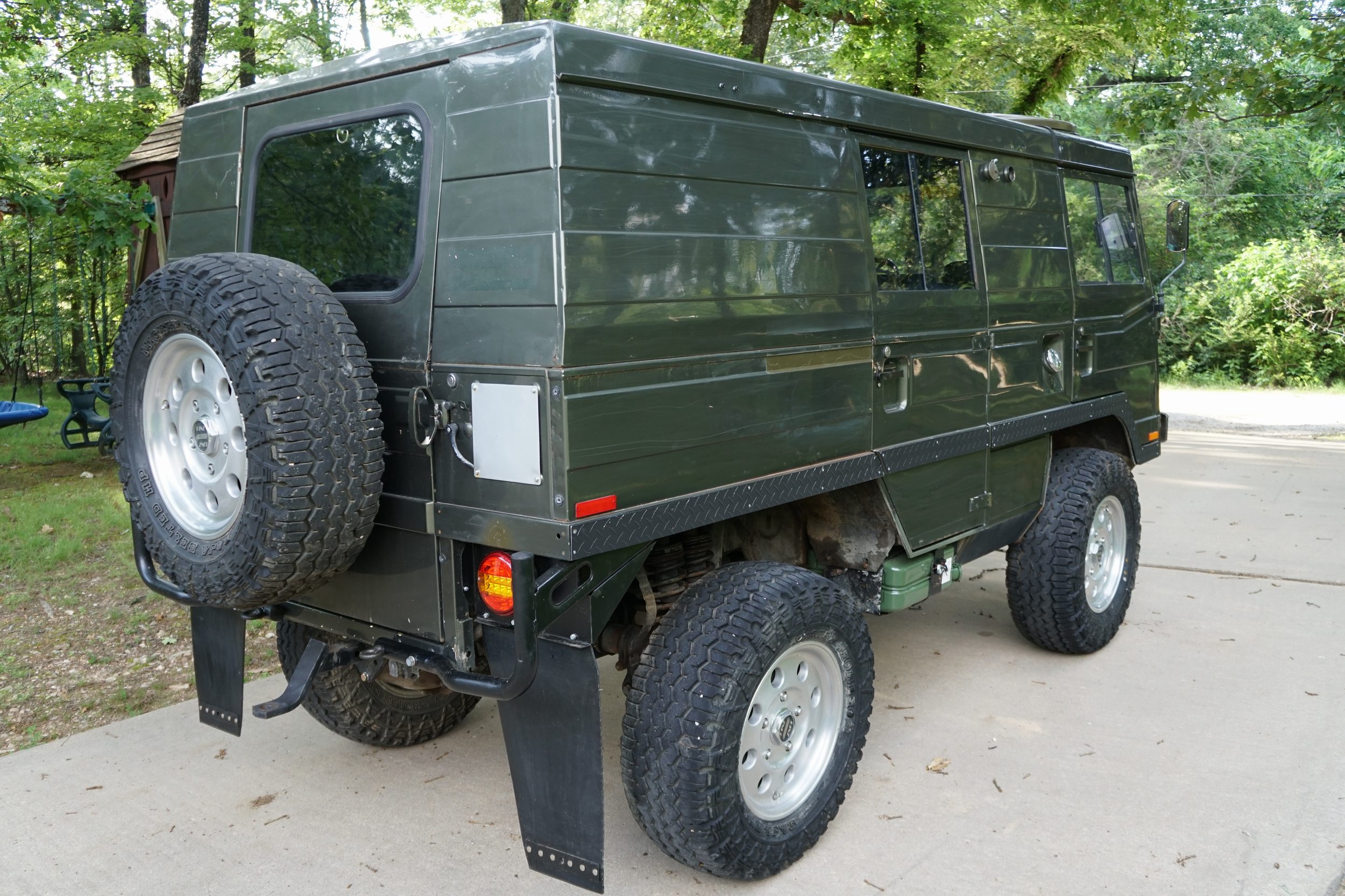 Schweizer Armee Funkwagen Pinzgauer. Wurde modifie ...