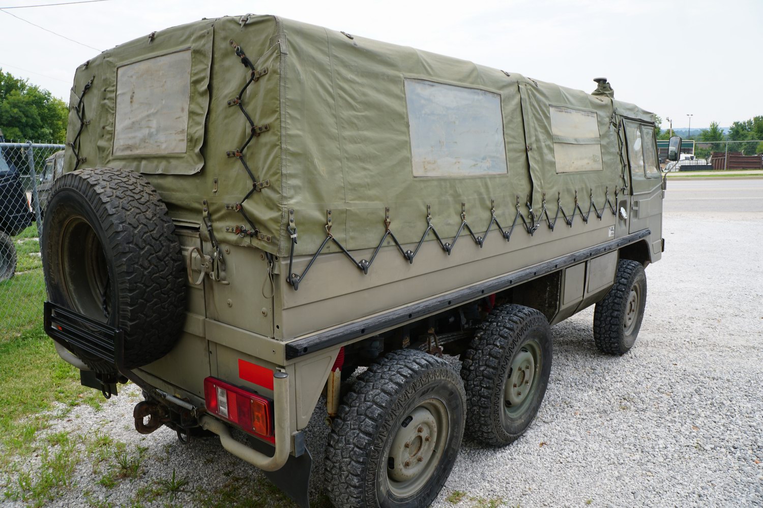 Original Österreichisches Militär 712M Truppentransporter in g ...