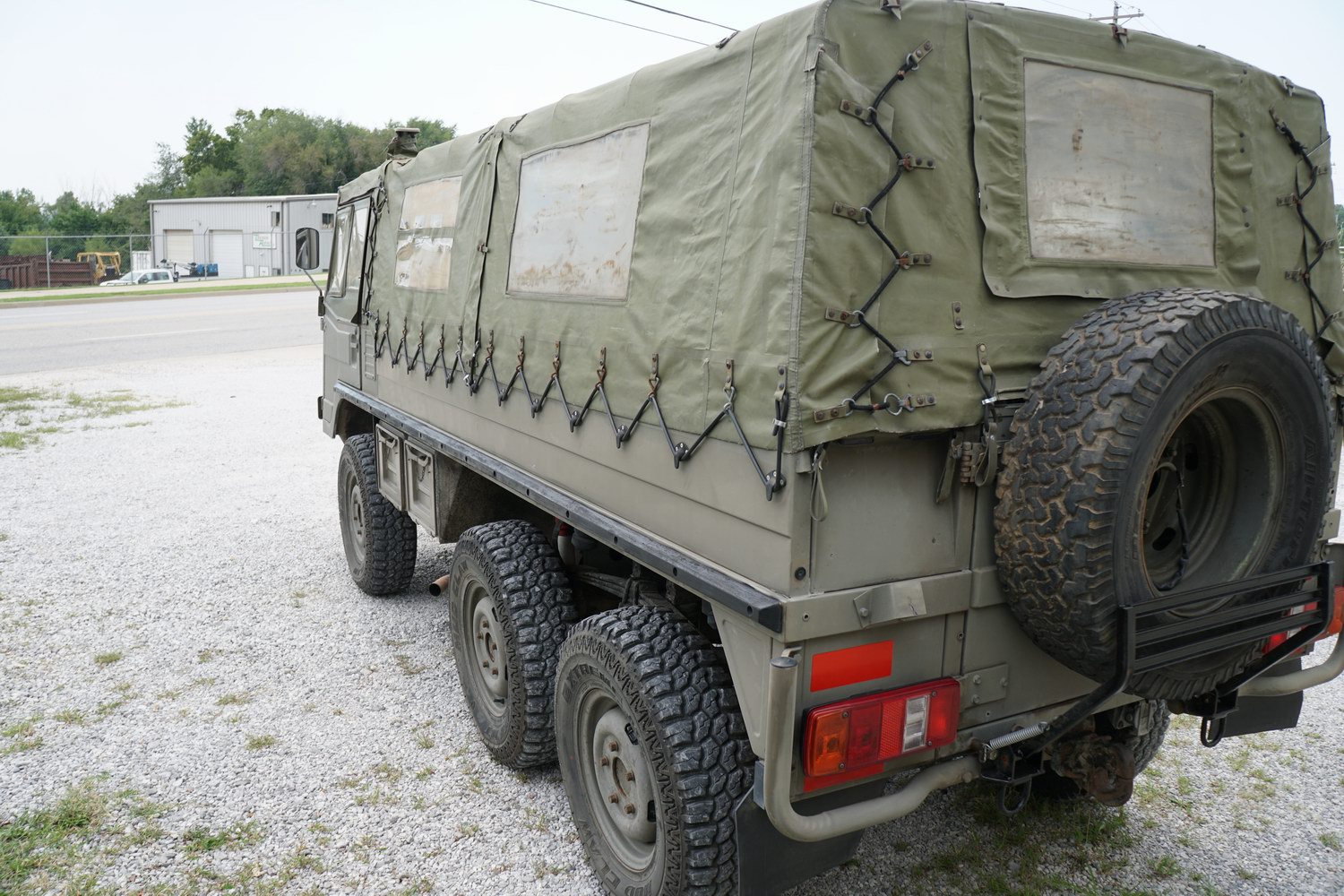 Original Österreichisches Militär 712M Truppentransporter in g ...