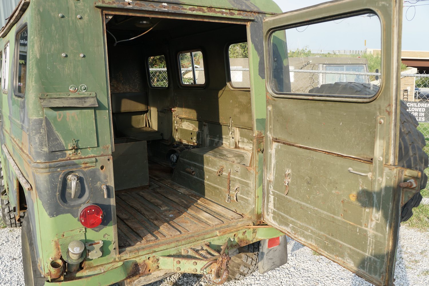 Volvo L3315  Radio Truck from Swedish Army  
The  ..