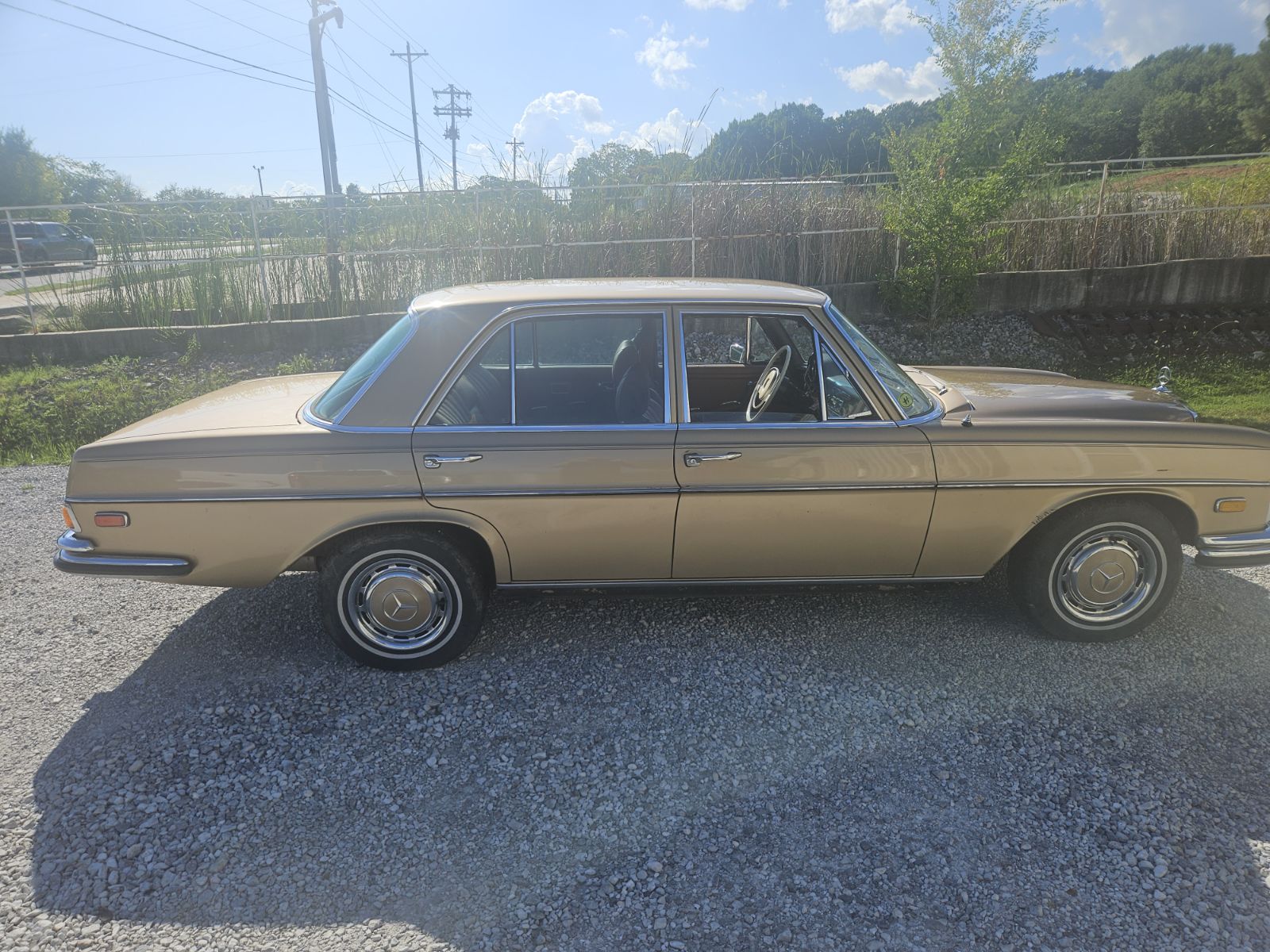 Mercedes 280SE   In running condition 
Original,  ..