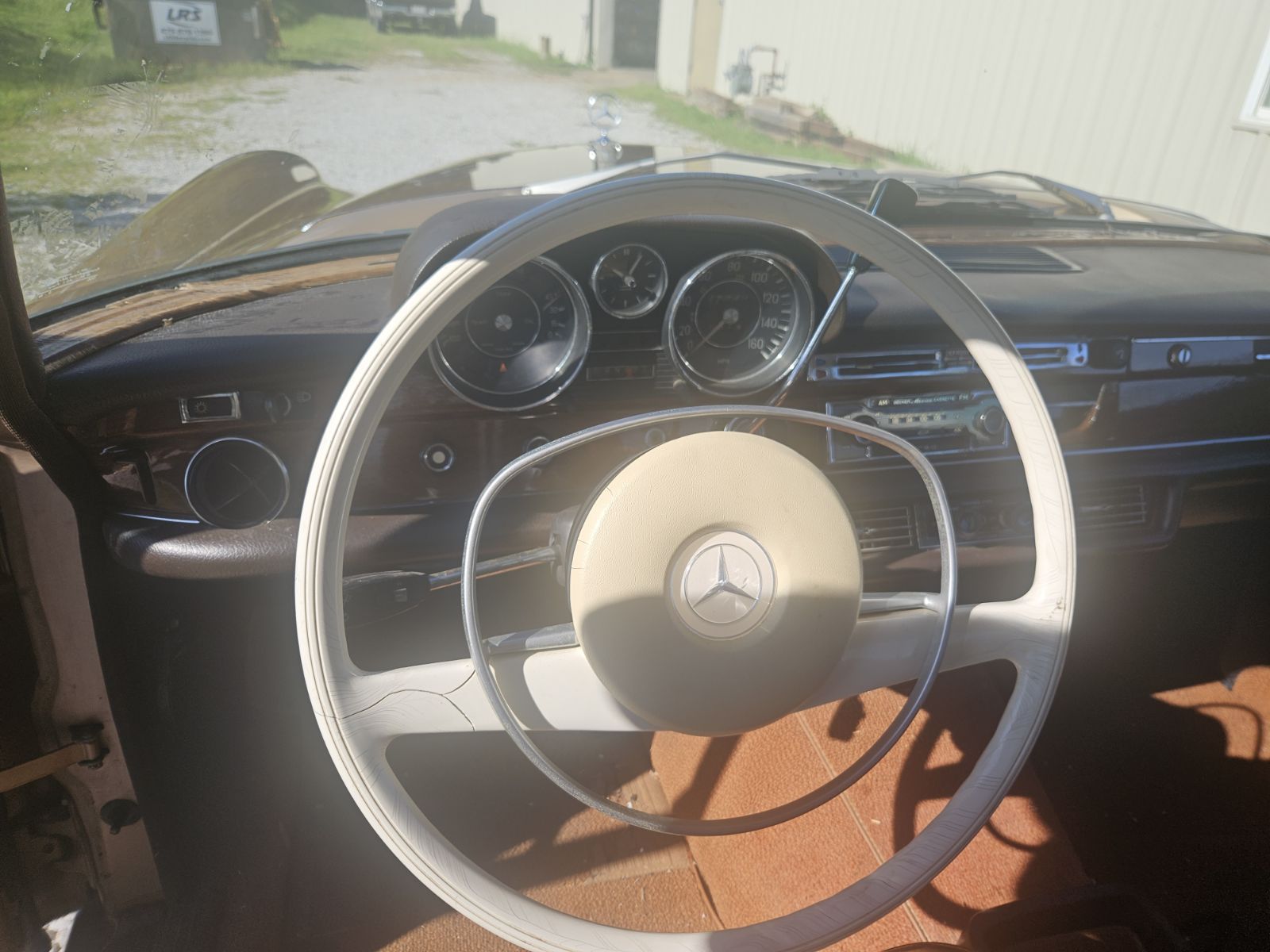 Mercedes 280SE   In running condition 
Original,  ..