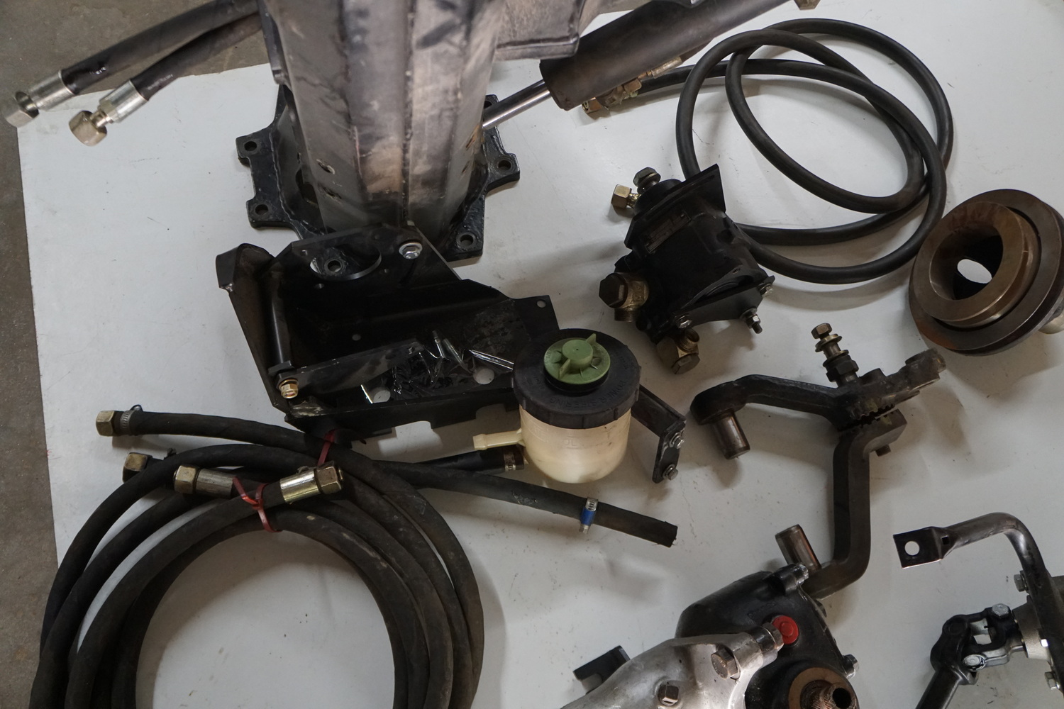Power Steering Kit to convert any 710 or 712 Pinzg ..