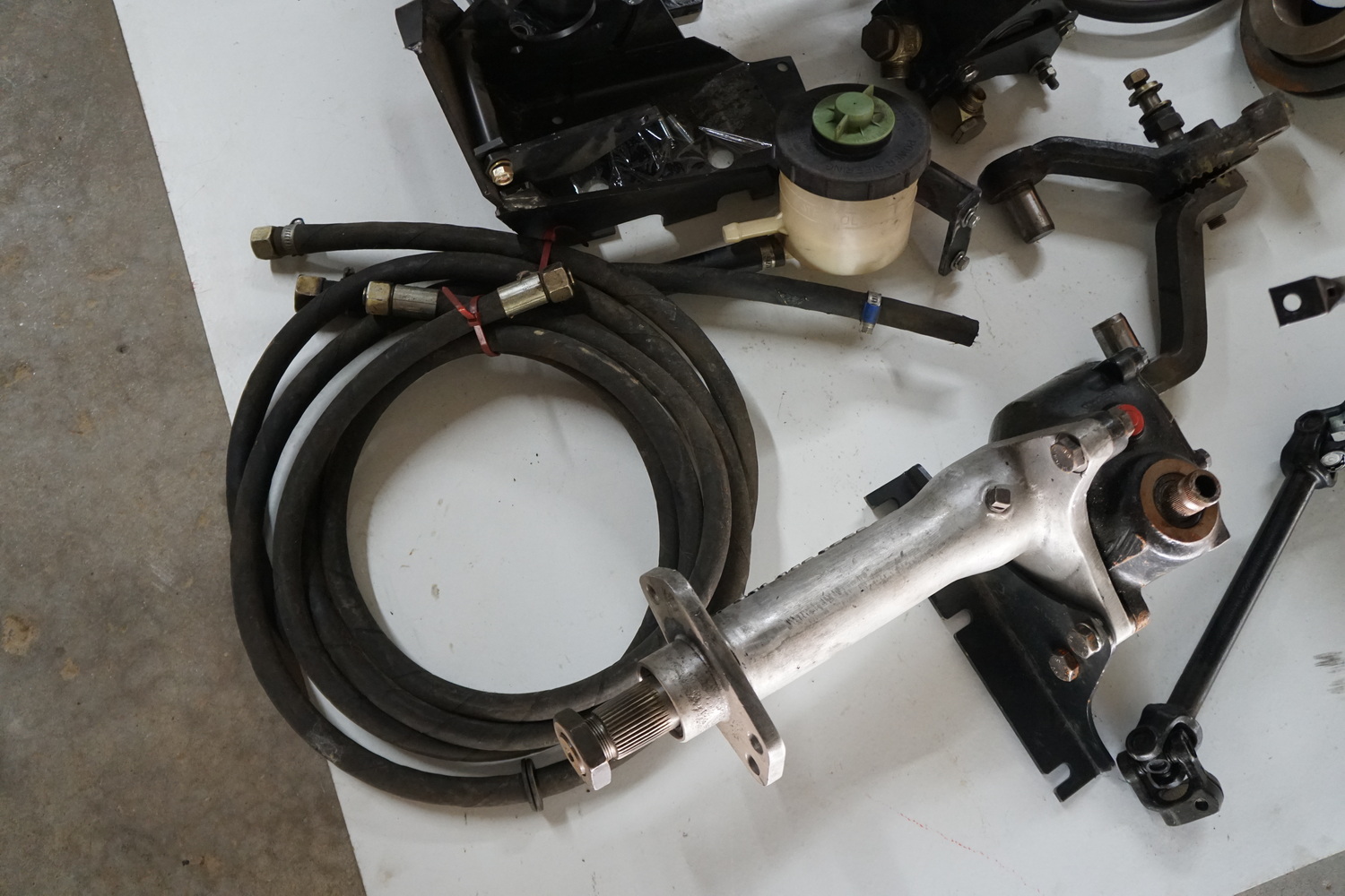 Power Steering Kit to convert any 710 or 712 Pinzg ..