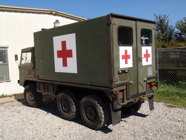 Dies ist eine Schweizer Armee Ambulanz Check Pinzgauer S ...