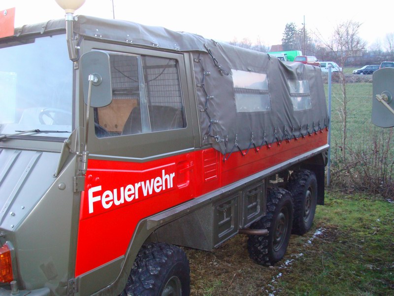 Original 6x6 Schweizer Militär-Feuerwehrauto mit ver ...