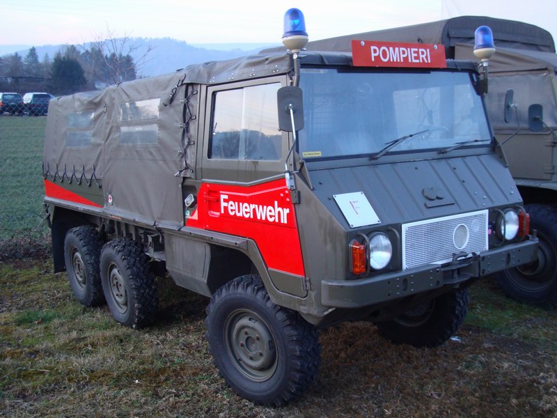 Original 6x6 Schweizer Militär-Feuerwehrauto mit ver ...