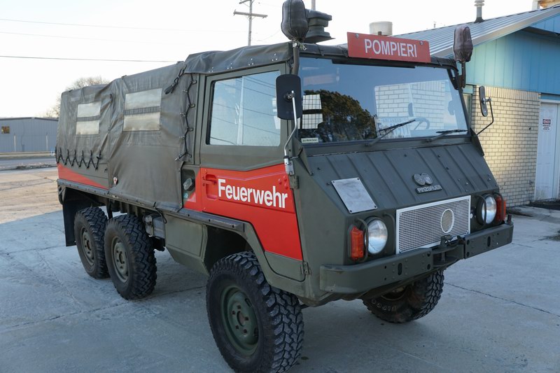 Original 6x6 Schweizer Militär-Feuerwehrauto mit ver ...