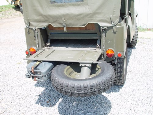 Alles original Schweizer Armee Jeep 
Heckklappe, Rücksitz, ...