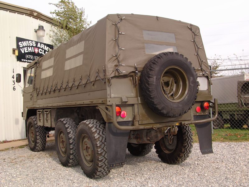 Dies ist ein original Schweizer Armee Truppentransporter G ...